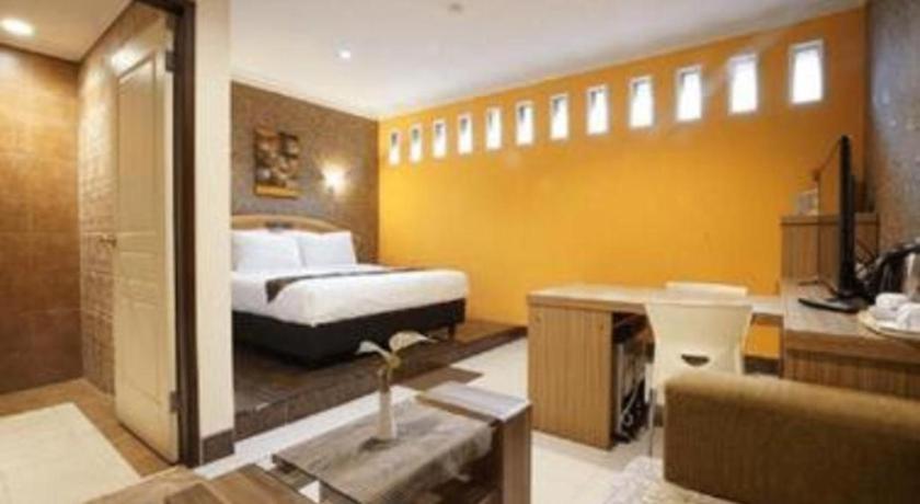 Patria Palace Hotel Blitar Exterior foto
