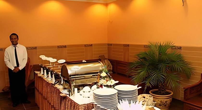 Patria Palace Hotel Blitar Exterior foto