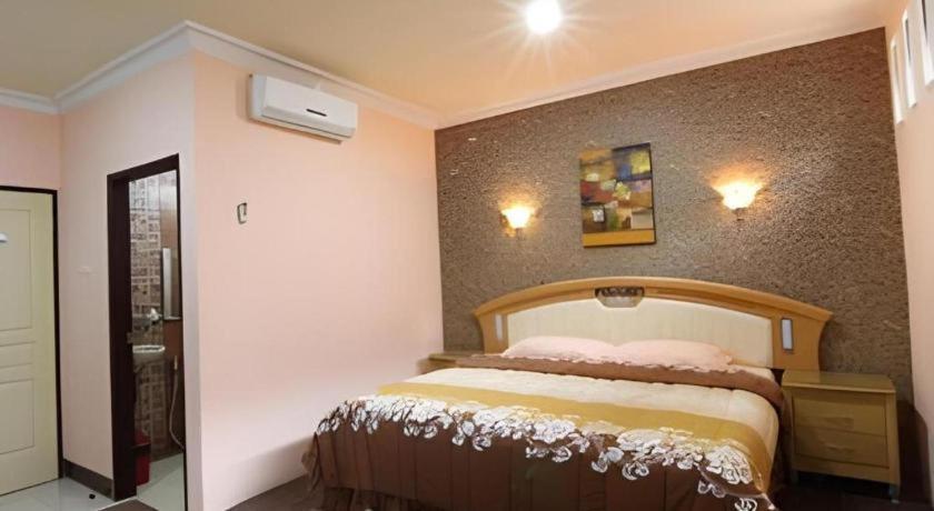 Patria Palace Hotel Blitar Exterior foto