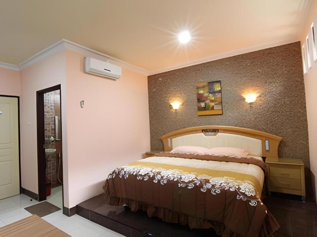 Patria Palace Hotel Blitar Exterior foto